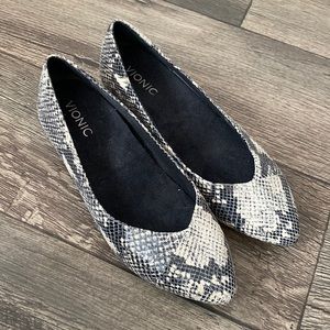 Vionic 8 Women Gem Caballo Ballet Flat Shoes Natural Snake Print